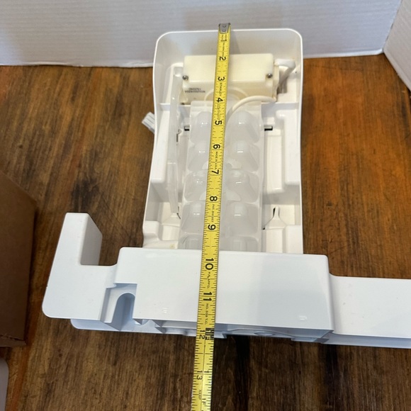 FRIGIDAIRE 243297611 Refrigerator Ice Maker (A21755301) New - Picture 3 of 5
